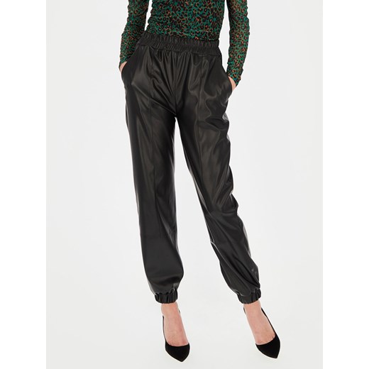 Spodnie wykonane z imitacji skóry L'AF Migle ze sklepu Eye For Fashion w kategorii Spodnie damskie - zdjęcie 143172551
