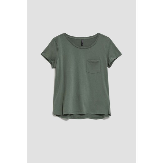 Bawełniany t-shirt z krótkimi rękawami i kieszkonką oliwkowy ze sklepu Moodo.pl w kategorii Bluzki damskie - zdjęcie 143281514