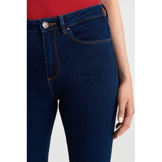 Ciemnogranatowe jeansy slim fit, regularny stan Greenpoint 38 Greenpoint.pl