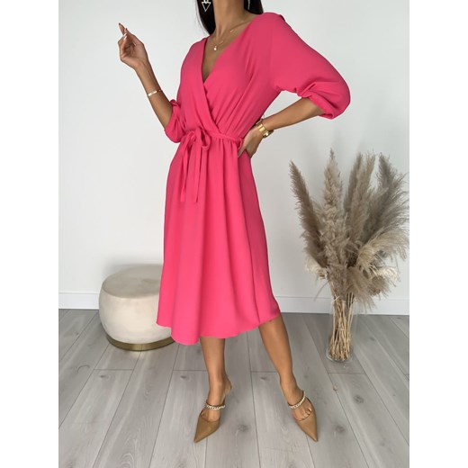 Sukienka Modnakiecka.pl z długim rękawem na urodziny elegancka w serek 