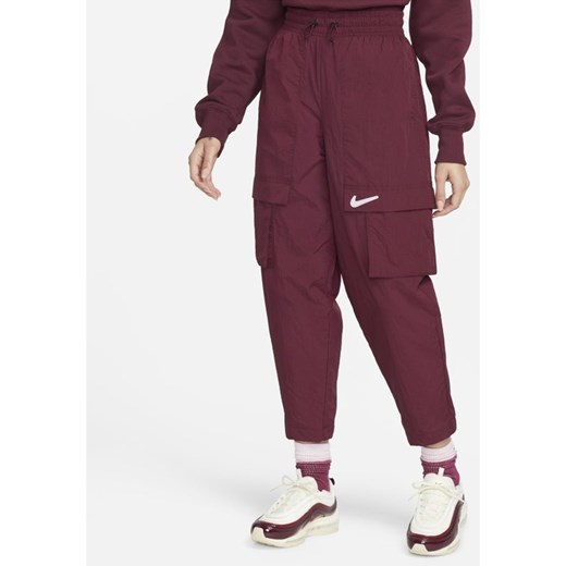 Damskie spodnie z tkaniny ze średnim stanem Nike Sportswear Swoosh - Czerwony Nike 2XL Nike poland