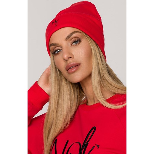 Czapka beanie z haftem MOE GIRL czerwona M709, Kolor czerwony, Rozmiar uniwersalny, MOE ze sklepu Primodo w kategorii Czapki zimowe damskie - zdjęcie 143566421