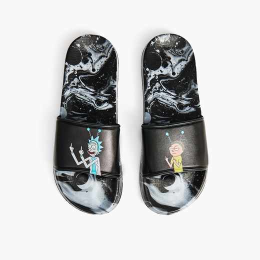 Cropp - Ciemne klapki Rick and Morty - Czarny Cropp 43 Cropp promocja