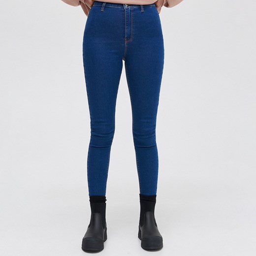 Cropp - Ciemnoniebieskie jeansy skinny - Niebieski Cropp 34 okazja Cropp