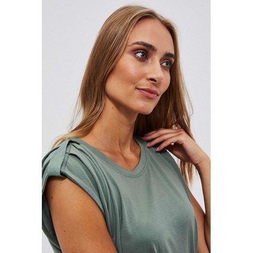 Bawełniana bluzka z krótkim rękawkiem oliwkowa ze sklepu Moodo.pl w kategorii Bluzki damskie - zdjęcie 143699252