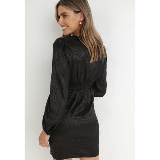 Sukienka Born2be czarna elegancka mini z długim rękawem