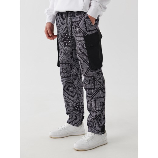 Cropp - Spodnie z motywem bandany - Czarny Cropp 30 Cropp