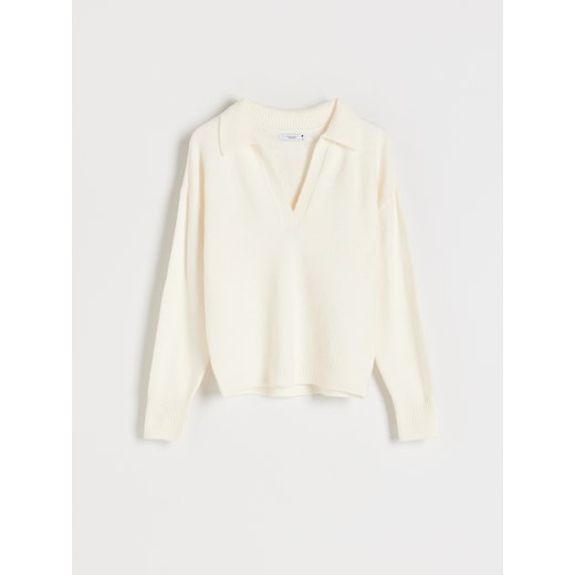 Reserved - Sweter z dekoltem polo - Kremowy Reserved M Reserved