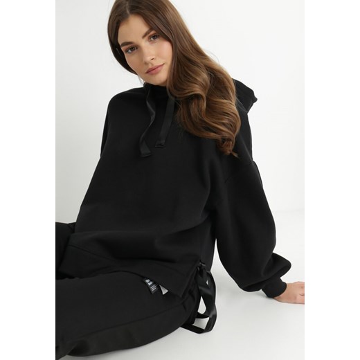 Czarna Bluza Oversize z Kapturem Kulsum ze sklepu Born2be Odzież w kategorii Bluzy damskie - zdjęcie 144677194