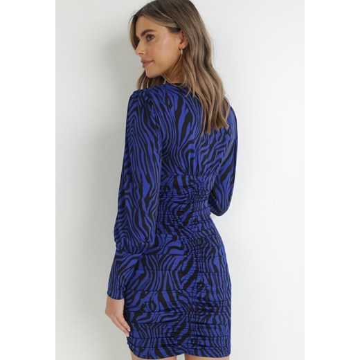 Niebieska Sukienka Dopasowana z Głębokim Dekoltem Selidam M Born2be Odzież