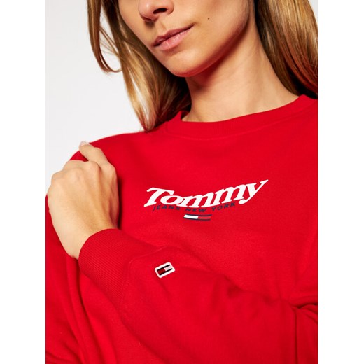 Tommy Jeans Bluza Essential Logo Crew DW0DW08973 Czerwony Regular Fit Tommy Jeans M okazyjna cena MODIVO