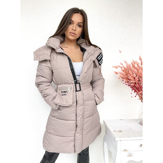 długi zimowy płaszcz oksana z paskiem i saszetką - beżowy ze sklepu STYLOWO w kategorii Płaszcze damskie - zdjęcie 145054293
