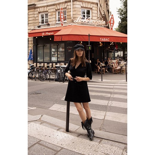 Sukienka Be luźna czarna mini w serek 