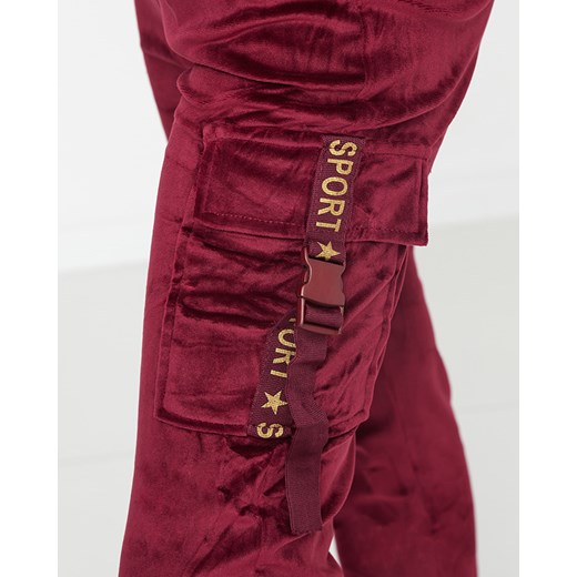 Bordowe damskie welurowe spodnie dresowe typu cargo PLUS SIZE - Odzież Royalfashion.pl XXL-44 royalfashion.pl