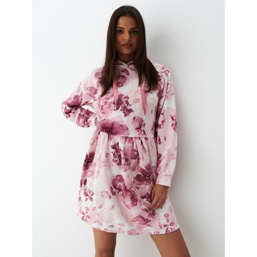 Mohito - Kwiatowa sukienka mini o kroju bluzy - Różowy Mohito L/XL promocja Mohito