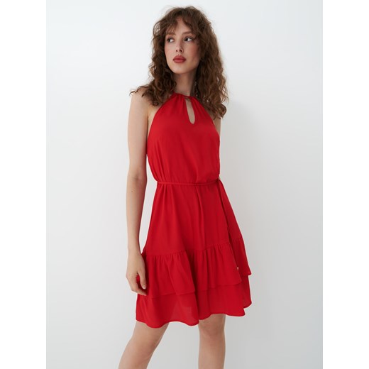 Mohito - Sukienka mini z wiązaniem na szyi - Czerwony Mohito 36 Mohito promocyjna cena