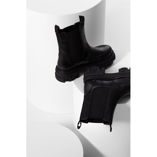 Czarne botki Answear Lab ze skóry bez zapięcia 