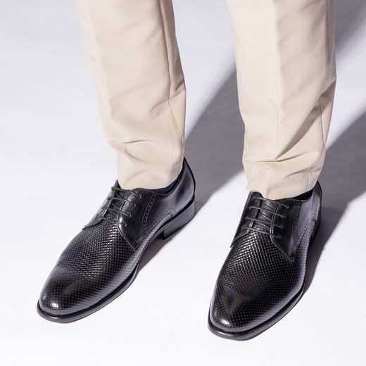Męskie buty derby skórzane z plecionką z przodu czarne ze sklepu WITTCHEN w kategorii Buty eleganckie męskie - zdjęcie 145750384