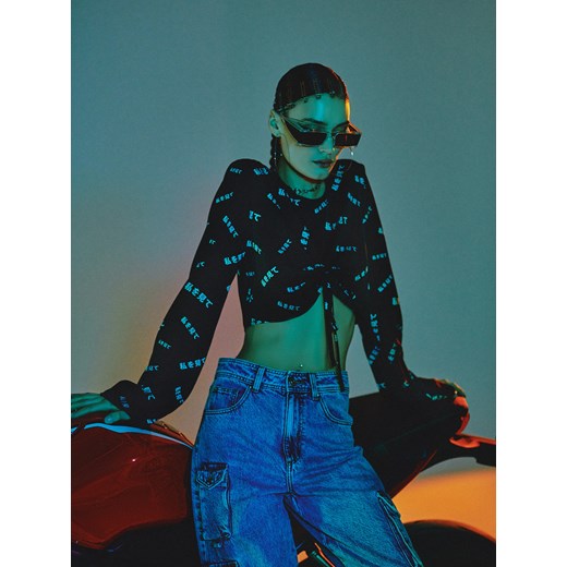 Cropp - Czarna bluzka z marszczeniem - Czarny Cropp S Cropp