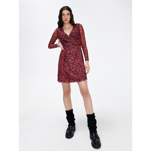 Cropp - Sukienka w czerwone kwiatki - Wielobarwny Cropp M Cropp
