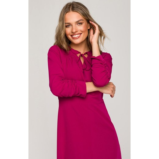 Sukienka z wiązaniem w dekolcie w kolorze śliwkowym S325, Kolor śliwkowy, Rozmiar L, Stylove ze sklepu Primodo w kategorii Sukienki - zdjęcie 146884703