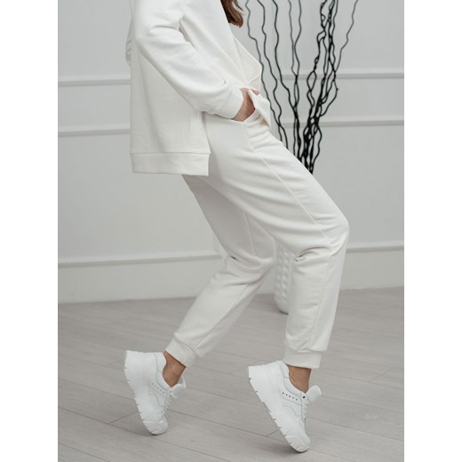 Spodnie dresowe ecru Azuri ze sklepu Eye For Fashion w kategorii Spodnie damskie - zdjęcie 147029961
