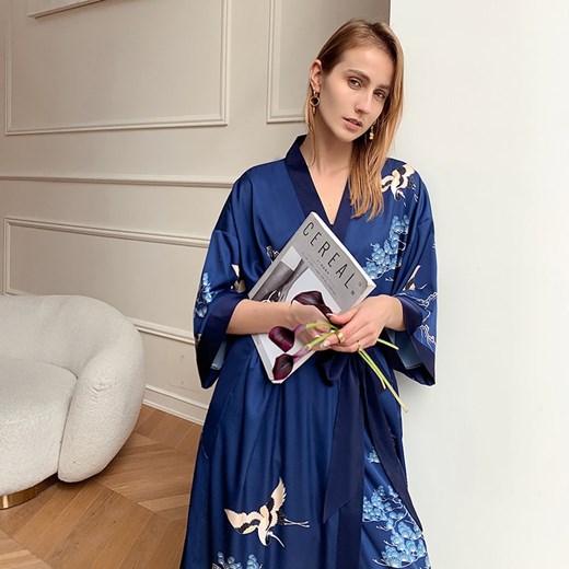Peniuar damski o kroju kimono - Niebieski / Uniwersalny ze sklepu Maybella.pl w kategorii Szlafroki damskie - zdjęcie 147235371