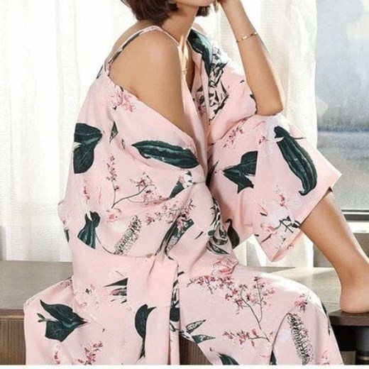 Piżama damska we wzór roślinny - Różowy / M ze sklepu Maybella.pl w kategorii Piżamy damskie - zdjęcie 147296262