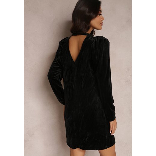 Czarna Sukienka Welurowa z Wycięciem na Plecach Crosoli Renee M wyprzedaż Renee odzież
