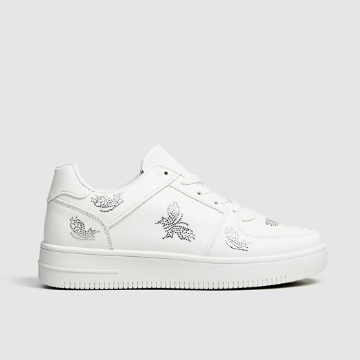 Cropp - Białe sneakersy z cyrkoniami - Biały Cropp 41 Cropp