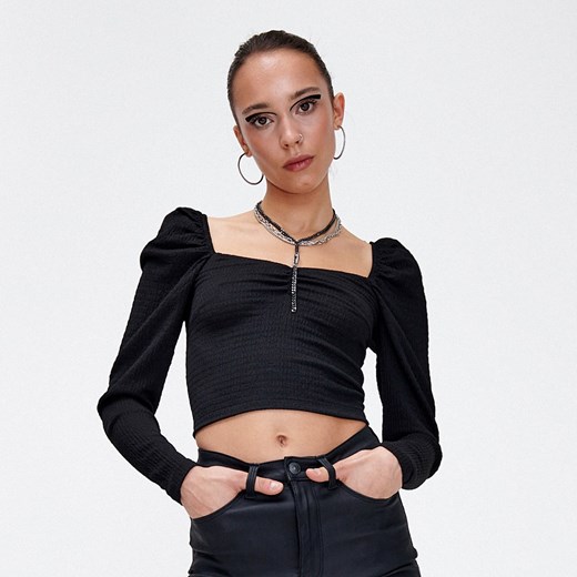 Cropp - Czarna bluzka z bufiastymi rękawami - Czarny Cropp L Cropp