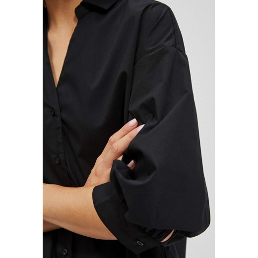 Koszula z bufiastymi rękawami i dekoltem w serek czarna ze sklepu Moodo.pl w kategorii Koszule damskie - zdjęcie 148102960