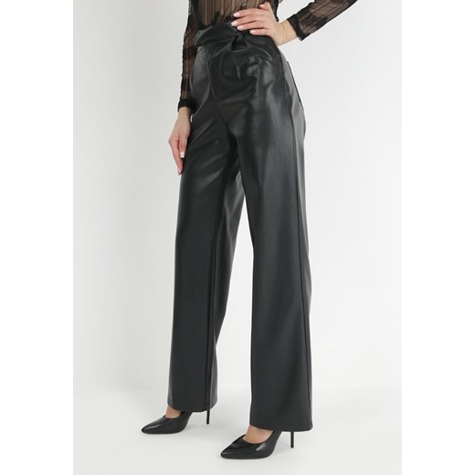Czarne Spodnie Szerokie z Imitacji Skóry Sildie ze sklepu Born2be Odzież w kategorii Spodnie damskie - zdjęcie 148403253