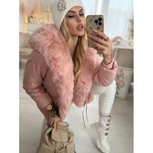 Kurtka pikowana pudrowa z kołnierzem z futerka W348 Fl Mode M/L Charlotte Fashion
