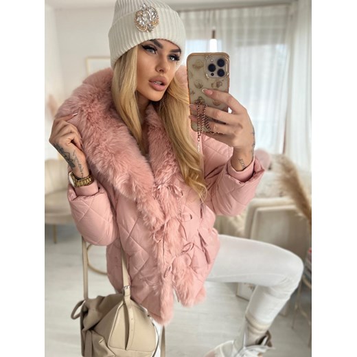 Kurtka pikowana pudrowa z kołnierzem z futerka W348 Fl Mode M/L Charlotte Fashion
