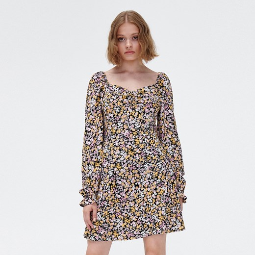 Cropp - Sukienka mini w kwiatki - Fioletowy Cropp XL promocja Cropp