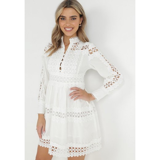 Biała Sukienka z Koronką i Guzikami przy Dekolcie Thompson ze sklepu Born2be Odzież w kategorii Sukienki - zdjęcie 149066251