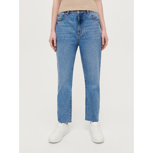 Jeansy mom slim fit z efektem sprania niebieskie - Granatowy House 36 House