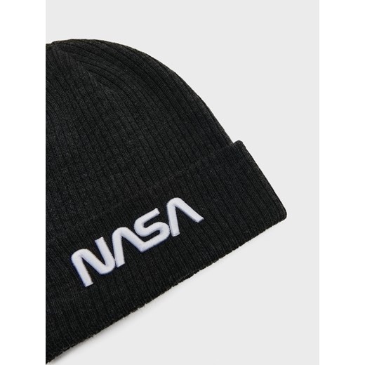 Czarna czapka beanie z haftem NASA - Szary House ONE SIZE House