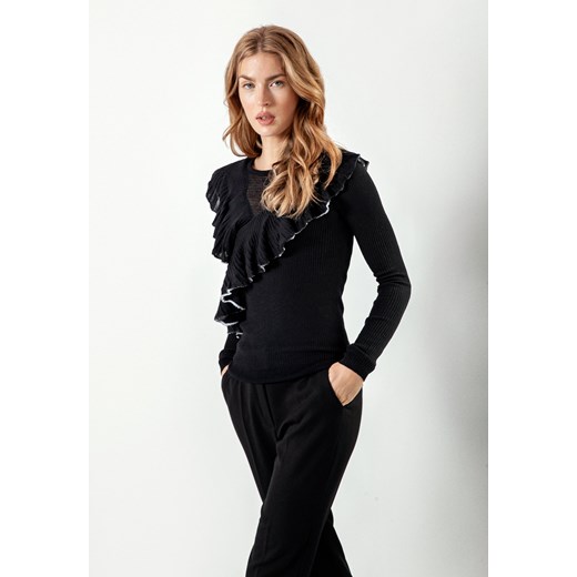 Czarna dzianinowa bluzka z falbaną ze sklepu Molton w kategorii Swetry damskie - zdjęcie 149395810
