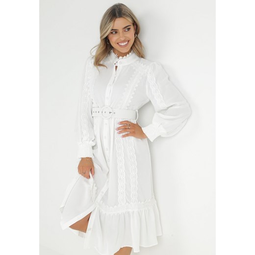 Biała Sukienka Koszulowa z Paskiem I Koronkowymi Wstawkami Nolenne ze sklepu Born2be Odzież w kategorii Sukienki - zdjęcie 149465292