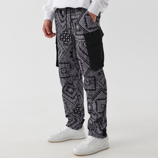 Cropp - Spodnie z motywem bandany - Czarny Cropp 32 okazja Cropp