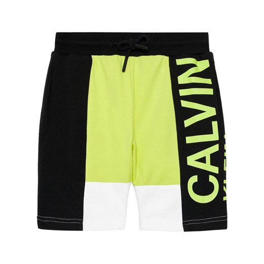 Calvin Klein Jeans Szorty sportowe Coolour Block Logo IB0IB00787 Zielony Regular 12Y wyprzedaż MODIVO