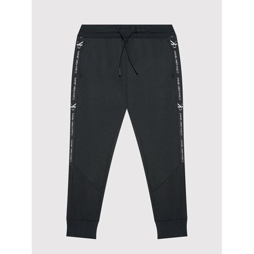 Calvin Klein Jeans Spodnie dresowe Punto Logo IB0IB01187 Czarny Regular Fit 6Y okazyjna cena MODIVO