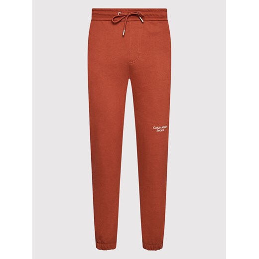 Calvin Klein Jeans Spodnie dresowe J30J320590 Bordowy Regular Fit M promocyjna cena MODIVO