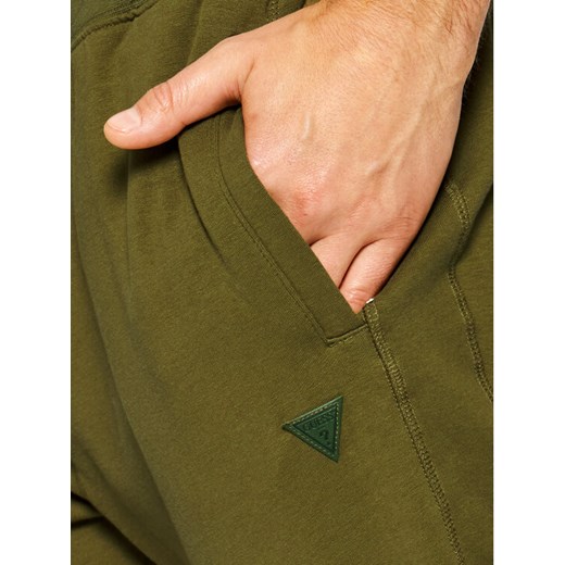 Guess Spodnie dresowe M1YB37 K7ON1 Zielony Slim Fit Guess XXL okazja MODIVO