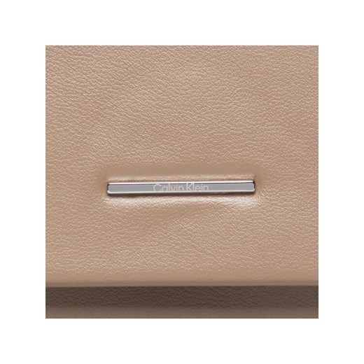 Calvin Klein Torebka Fold Over Shoulder Bag K60K609644 Brązowy Calvin Klein uniwersalny wyprzedaż MODIVO