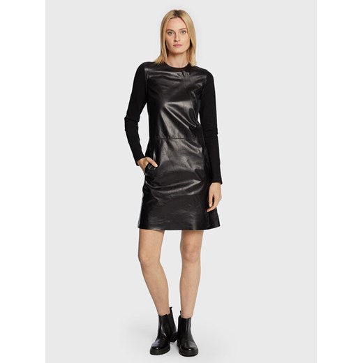 Calvin Klein Sukienka skórzana K20K204539 Czarny Regular Fit Calvin Klein 40 wyprzedaż MODIVO