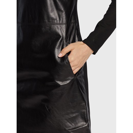 Calvin Klein Sukienka skórzana K20K204539 Czarny Regular Fit Calvin Klein 40 wyprzedaż MODIVO