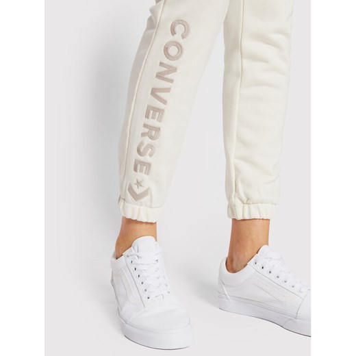 Converse Spodnie dresowe 10022979-A06 Beżowy Regular Fit Converse XL promocja MODIVO